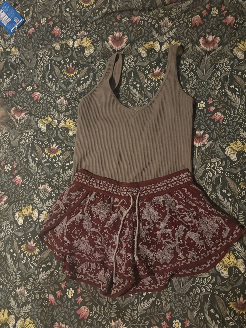 Ribbed Tank Top and Patterned Drawstring Shorts Set - Taupe & Burgundy